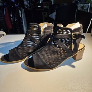 Dila London Chic Black Heeled Boots with Cutout Design